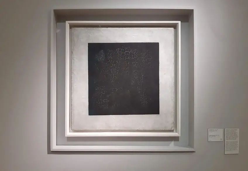 Schwarzes Quadrat Gemälde ausgestellt