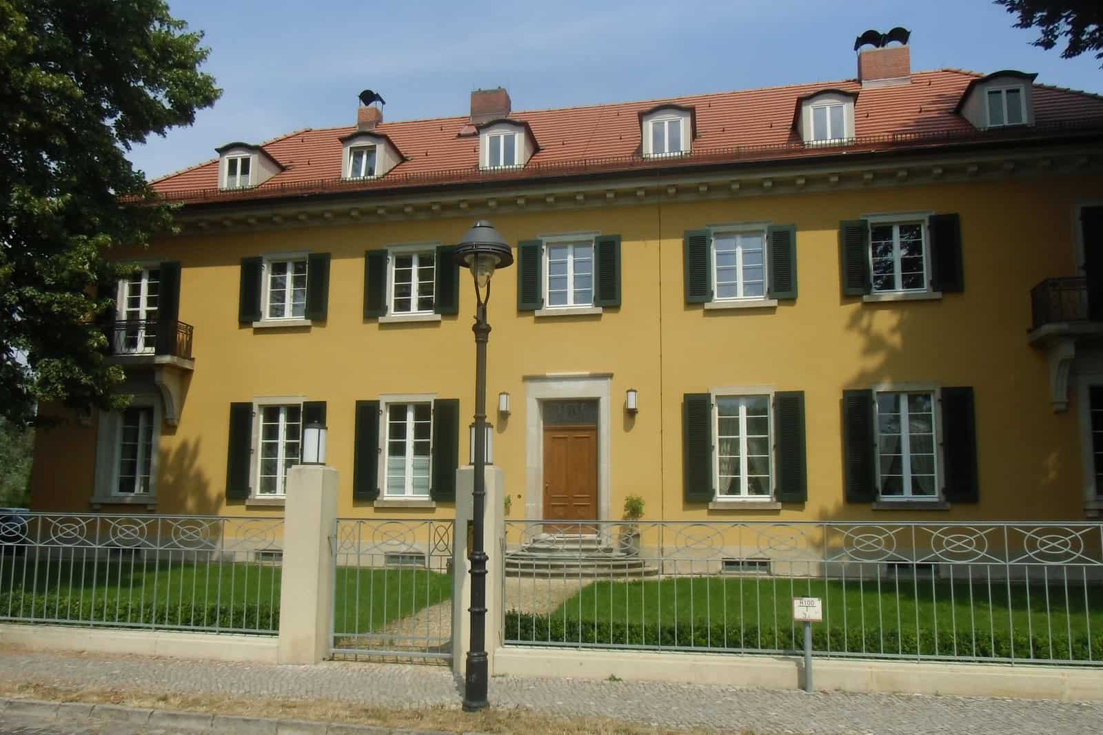 Ehemalige Villa Jakob Goldschmidts am Griebnitzsee in Potsdam.