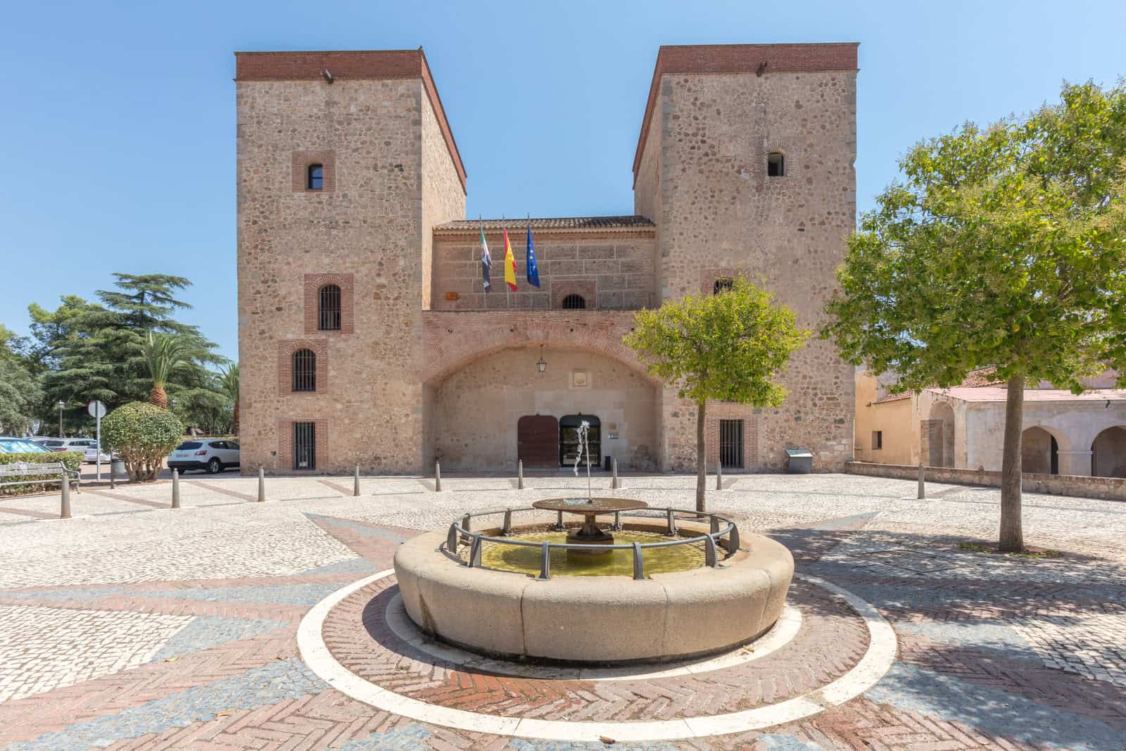 Außenansicht des Archäologischen Museums von Badajoz in einem historischen Palast