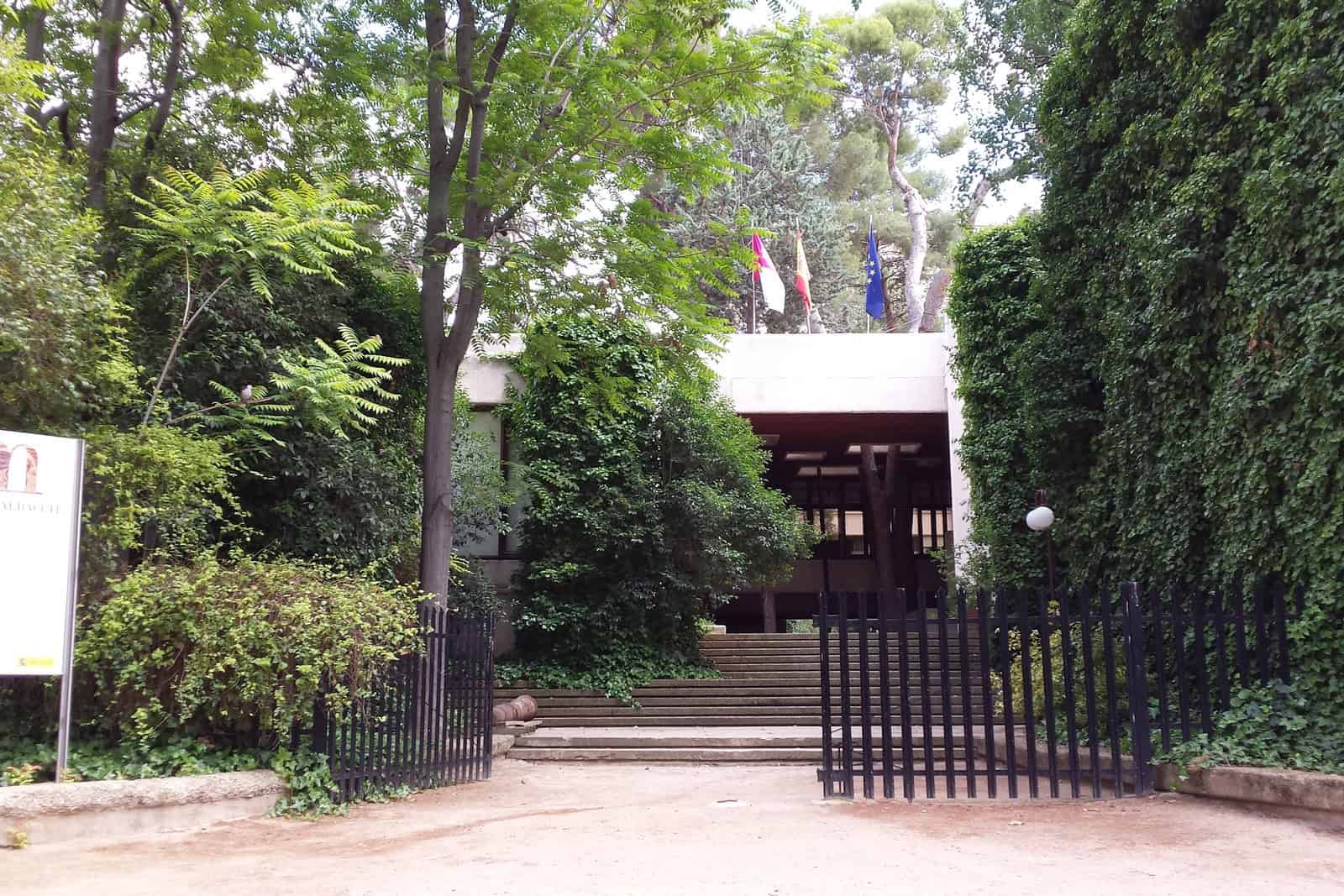 Eingang des Museo de Albacete im Parque Abelardo Sánchez