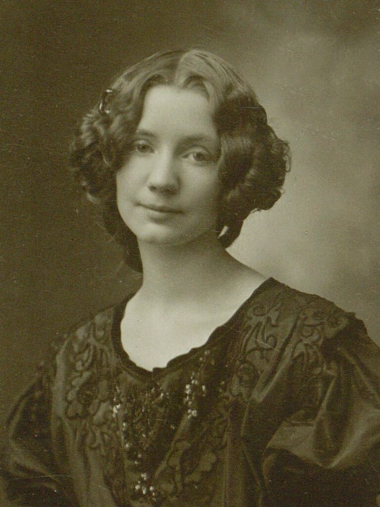 Gerda Wegener auf einer Fotografie von 1904, während ihrer Ausbildungszeit in Kopenhagen.