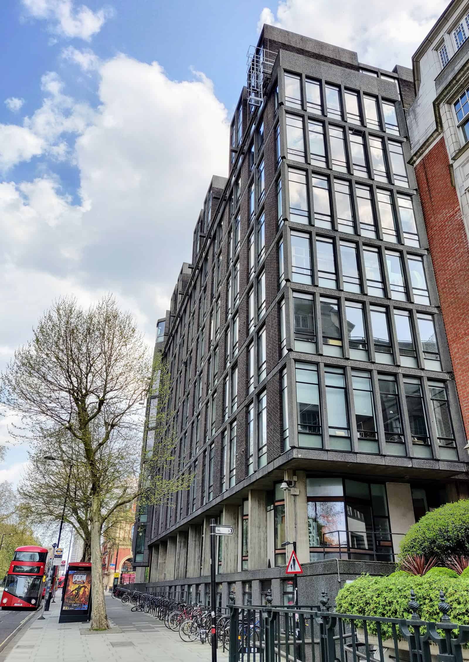 Das Darwin Building des Royal College of Art in London; hier schloss Fadojutimi 2017 ihren MA ab.