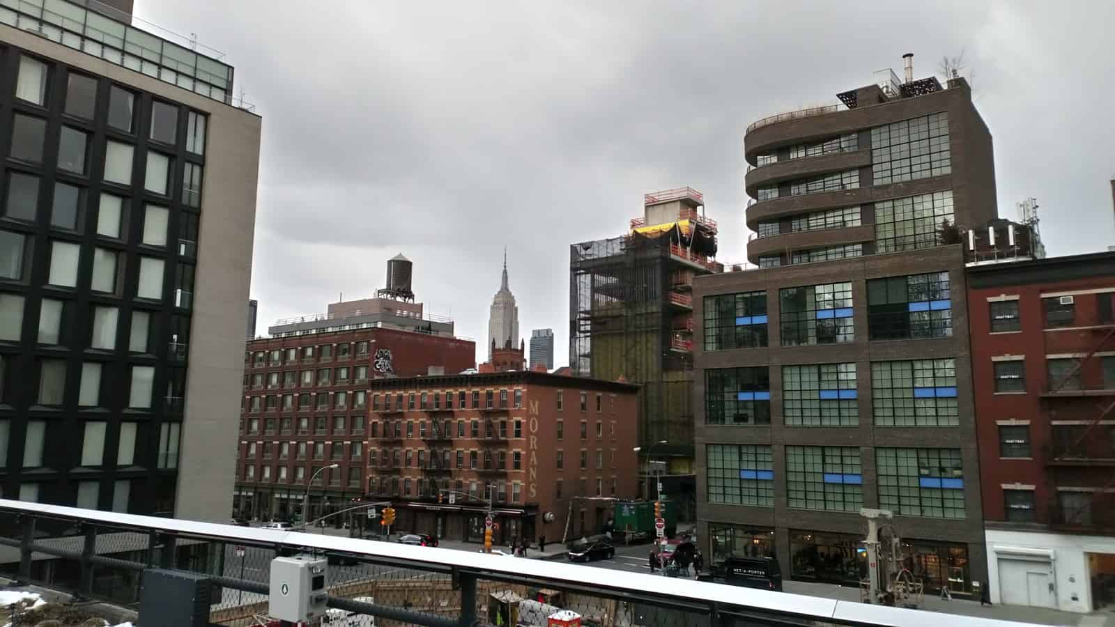 Blick von der High Line in New York, wo „The Baayfalls“ als großformatiges Wandbild gezeigt wurde.