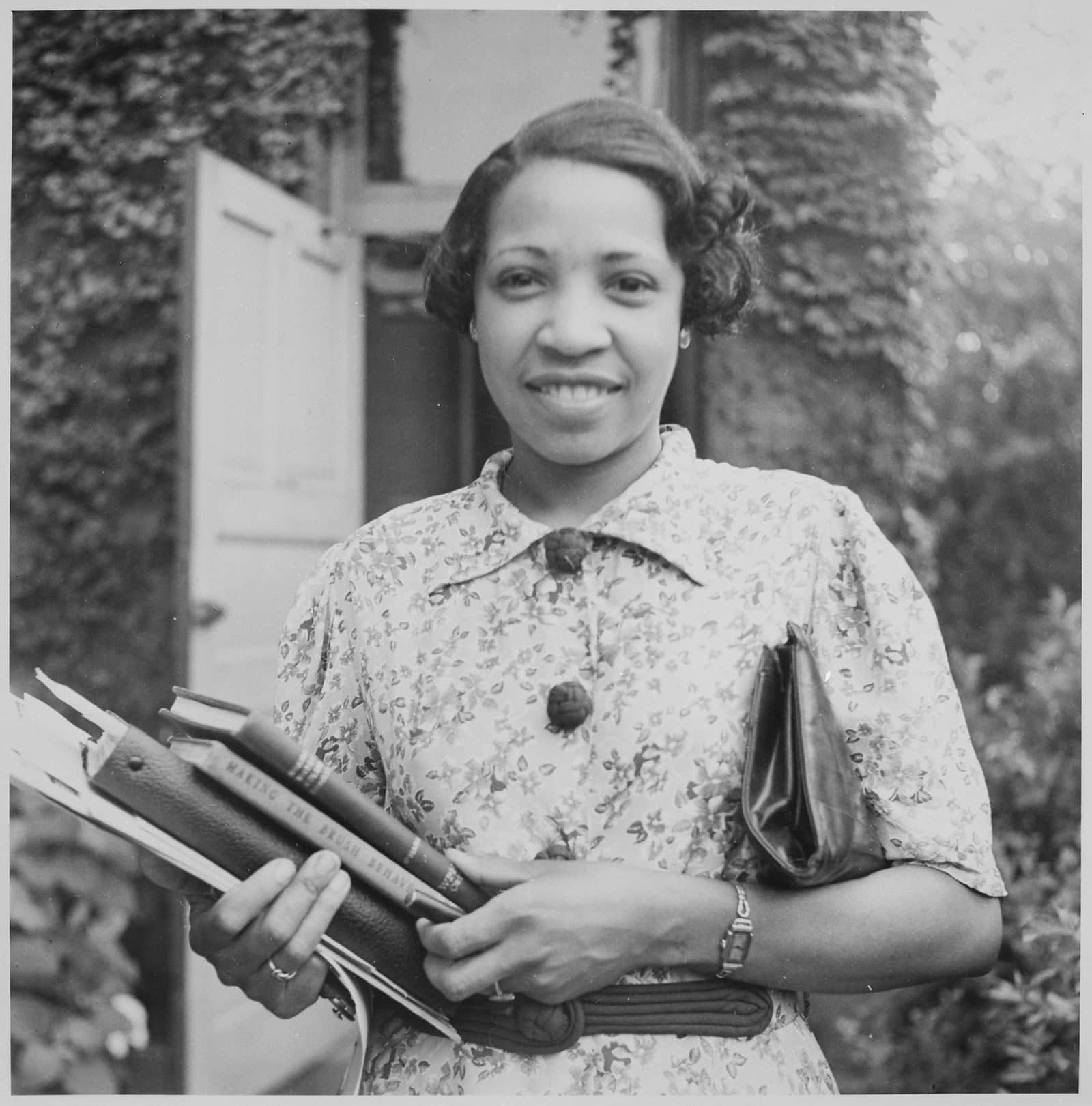 Lois Jones, artist and teacher - NARA - 559227. Lois Jones, artist and teacher.