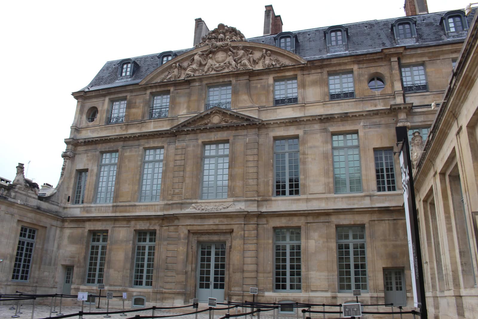 Steinfassade des Hôtel Salé, Sitz des Musée National Picasso-Paris