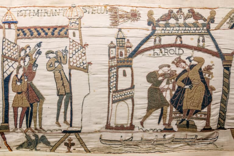 Ein Detail des Teppichs von Bayeux zeigt Männer, die zum Halleyschen Kometen blicken, und König Harold in Westminster.
